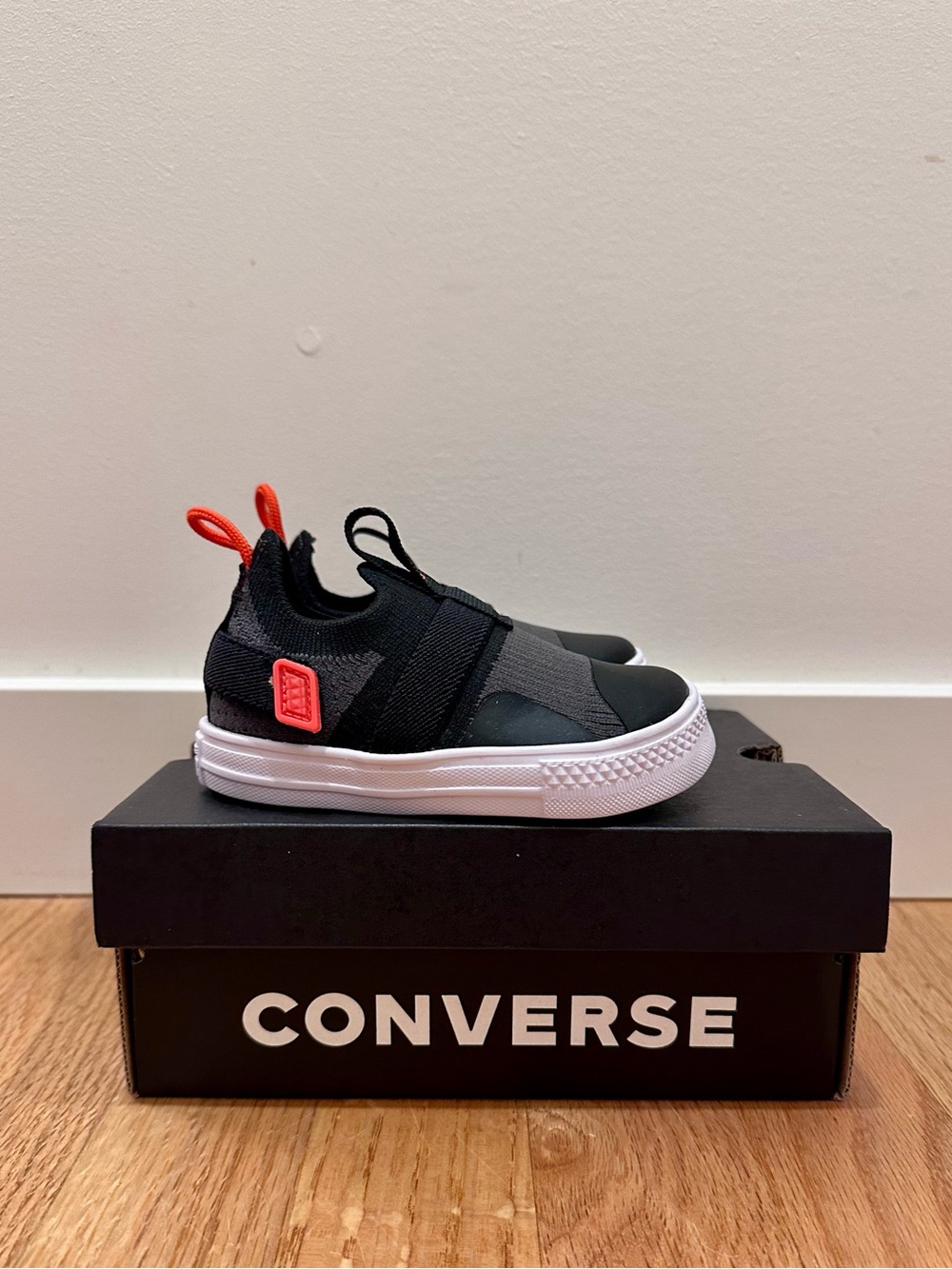 NIB Converse Superplay Slip On Sneaker, Black/Grey/Red, Walker 5
